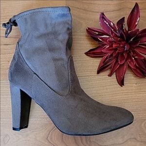 WILD DIVA Taupe Amaya Booties Size 10
